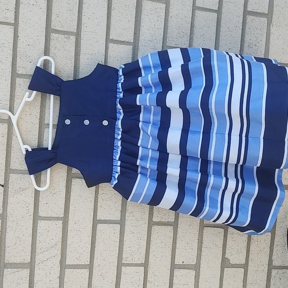 Blue/White dress - Picture 4 of 9